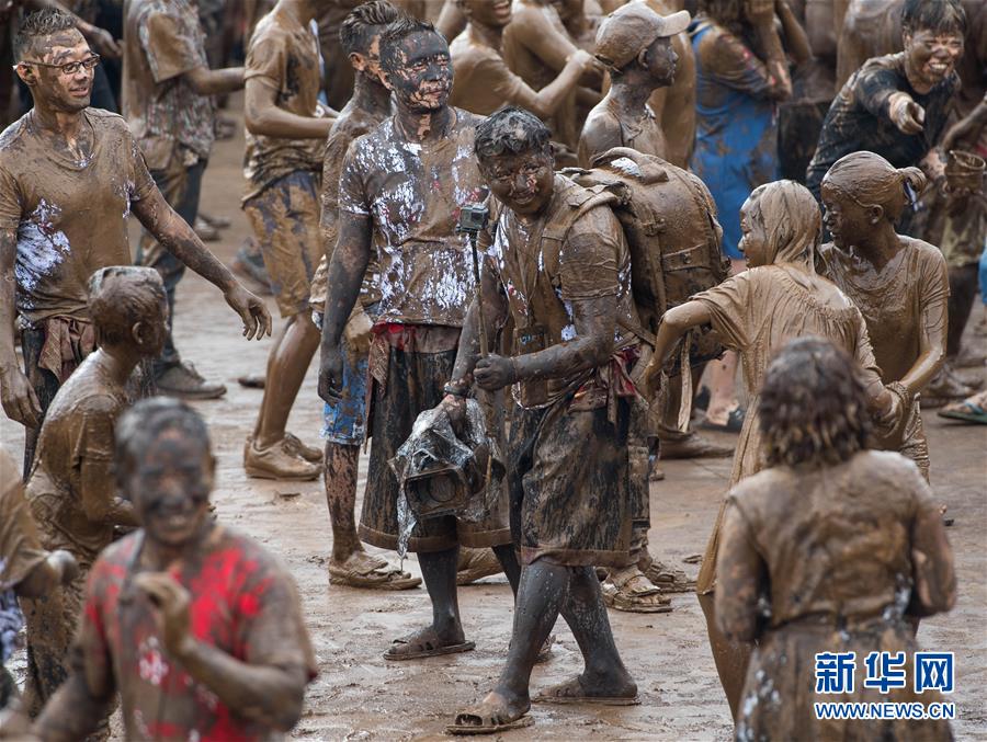 （社会）（4）&ldquo;摸你黑&rdquo;大狂欢