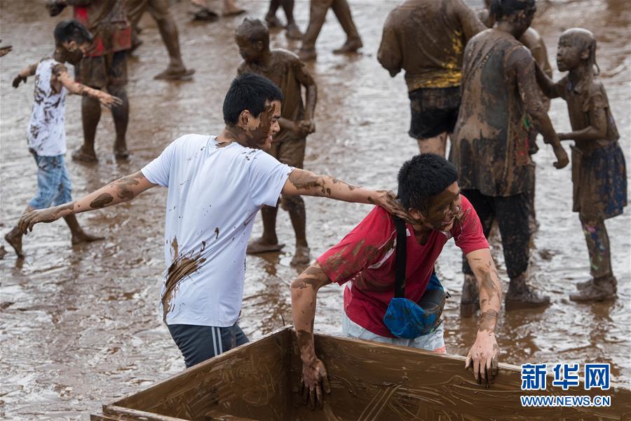 （社会）（5）&ldquo;摸你黑&rdquo;大狂欢