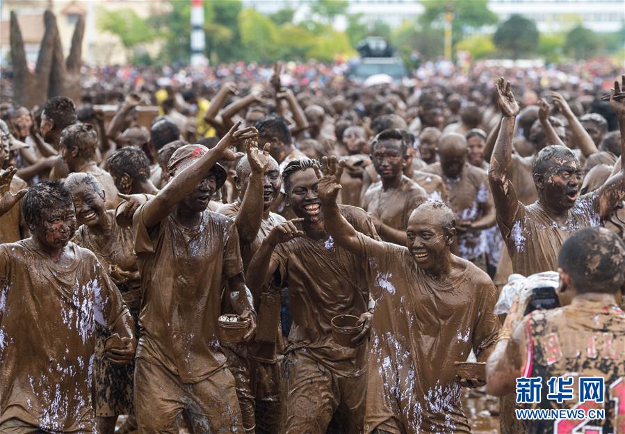 （社会）（6）&ldquo;摸你黑&rdquo;大狂欢