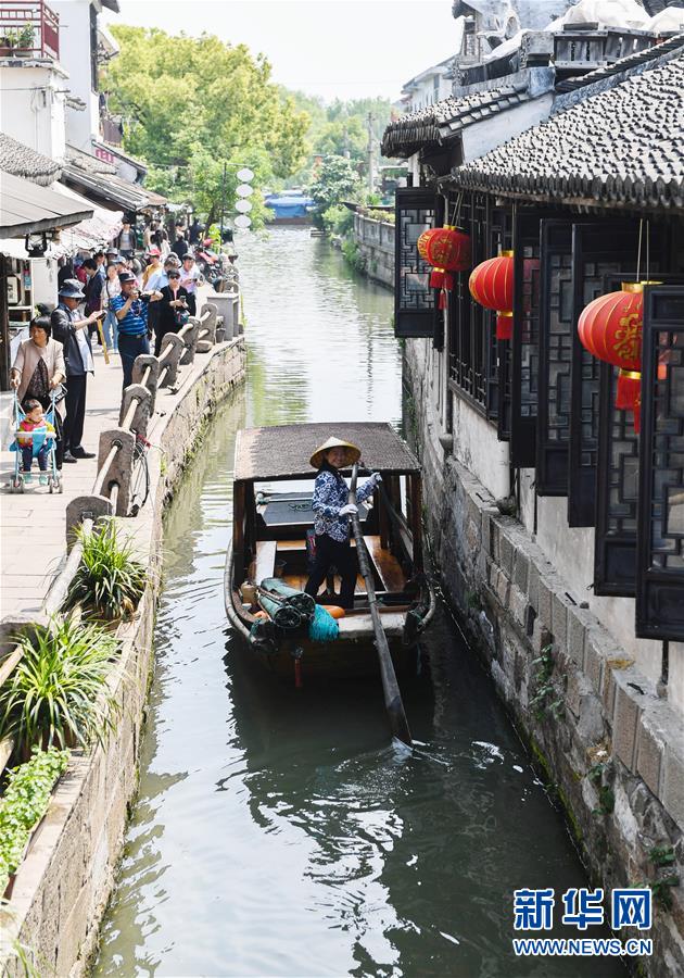 （图片故事）（3）周庄记之二：市河上的&ldquo;文化船娘&rdquo;