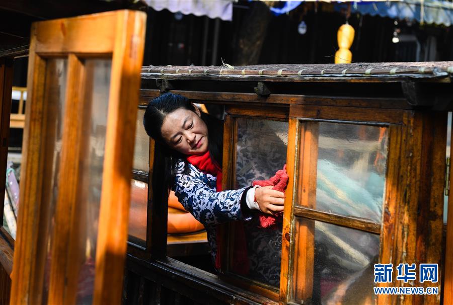 （图片故事）（13）周庄记之二：市河上的&ldquo;文化船娘&rdquo;