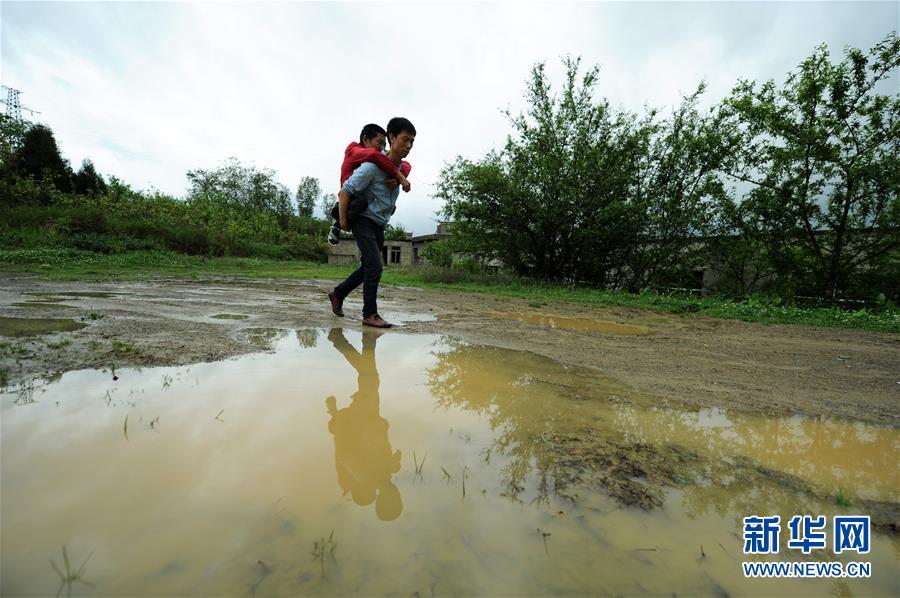 (脱贫攻坚)(1)用手“走”出脱贫路