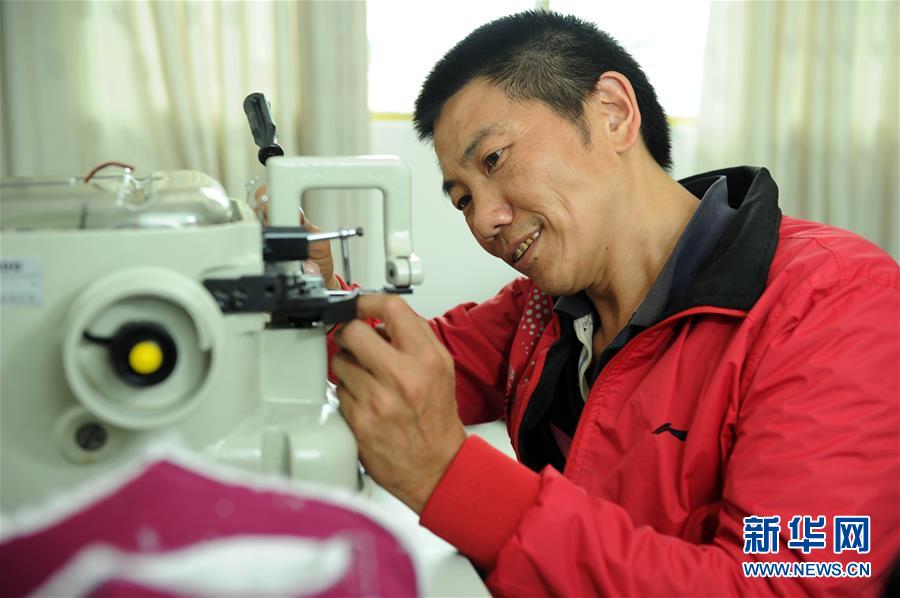 (脱贫攻坚)(5)用手“走”出脱贫路