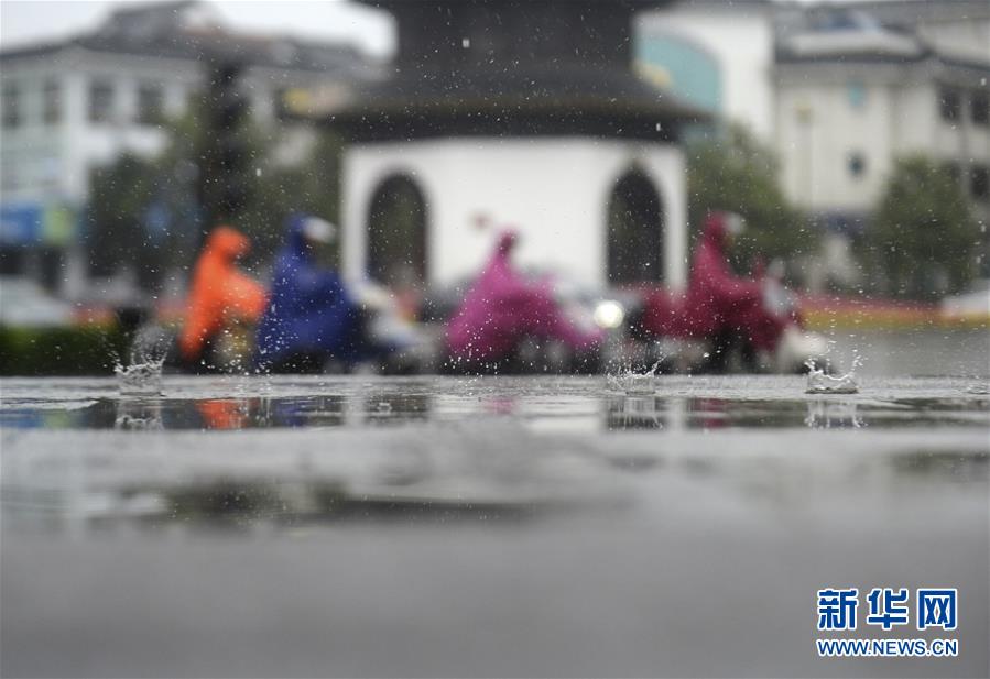 #（环境）（2）江苏扬州遭遇暴雨天气