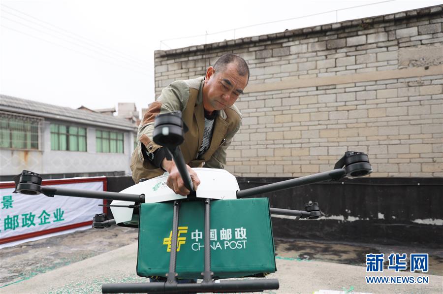 （社会）（2）&ldquo;无人机邮递员&rdquo;现身贵州山区