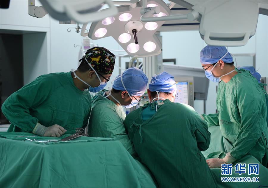 （图片故事）（6）无影灯下的男护士