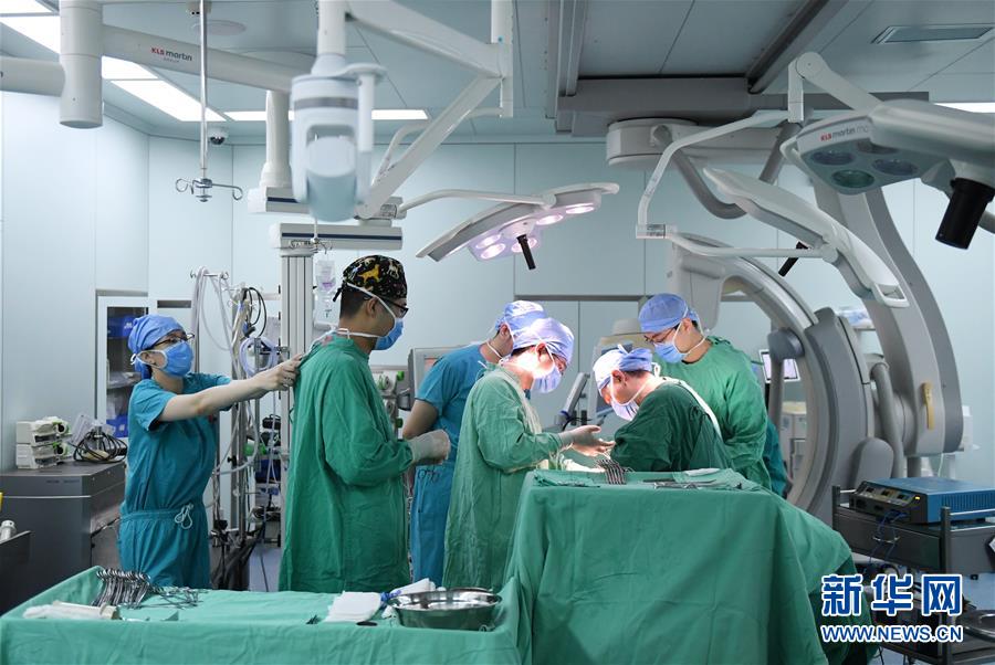 （图片故事）（4）无影灯下的男护士