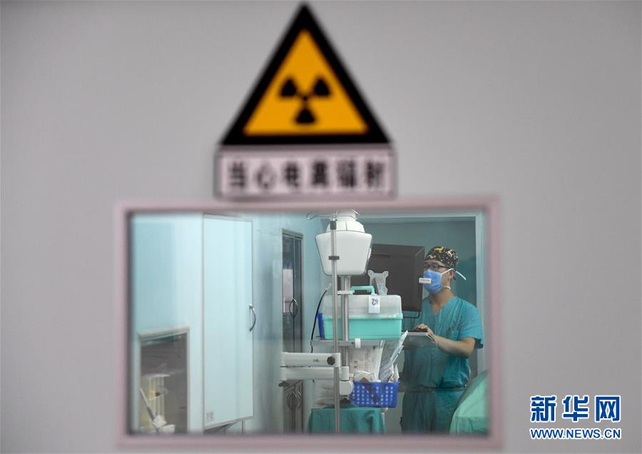 （图片故事）（2）无影灯下的男护士