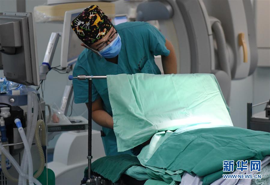 （图片故事）（3）无影灯下的男护士