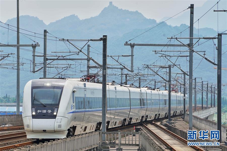 （社会）（1）成灌铁路：灾后重建连通途