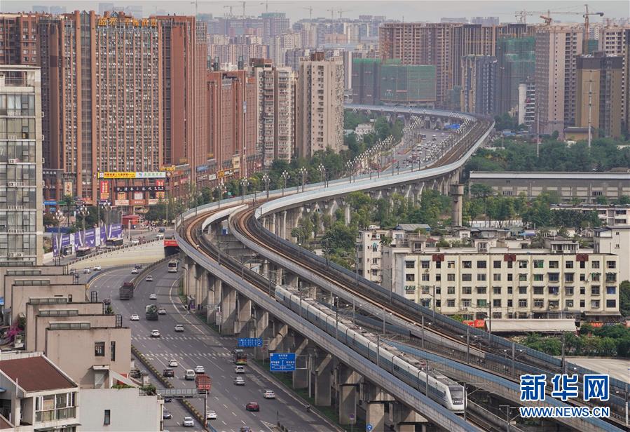 （社会）（3）成灌铁路：灾后重建连通途