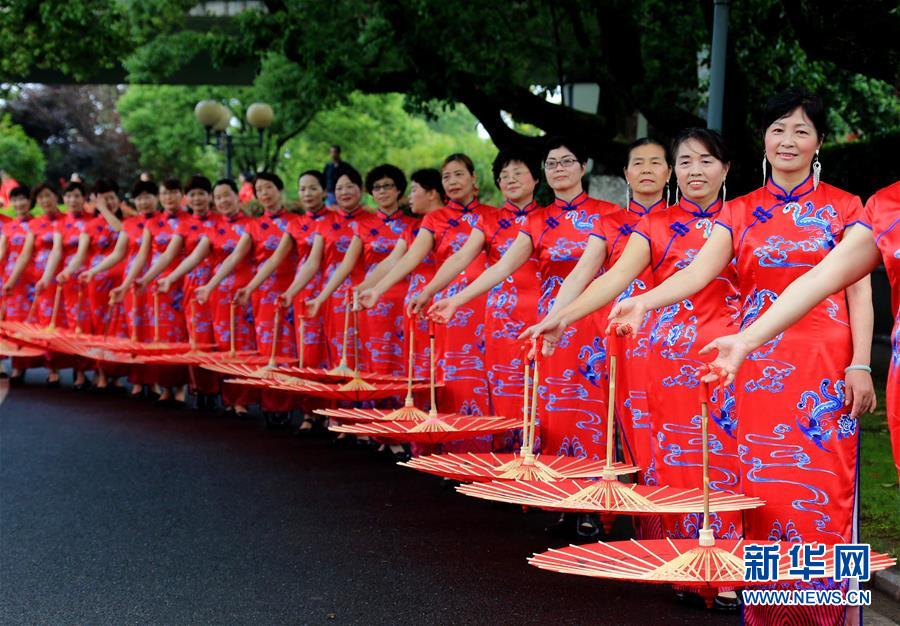 #（社会）（5）母亲节旗袍秀风采