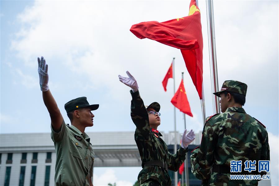 （图文互动）（1）300余名澳门中学生参加国旗手训练营