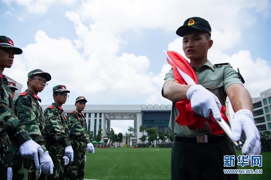 （图文互动）（4）300余名澳门中学生参加国旗手训练营