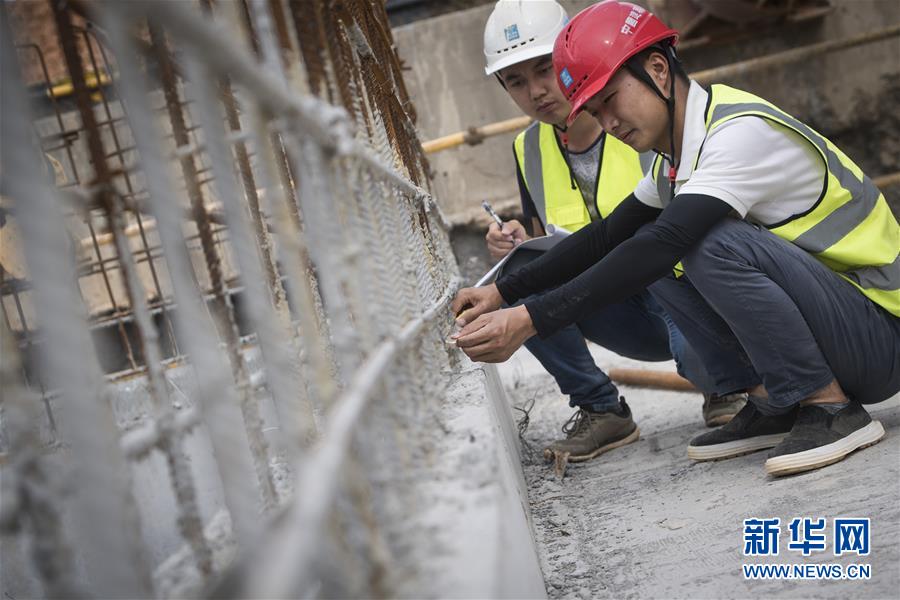 (新时代奋斗者·图文互动)(1)当一群“90后”与工地相遇——记奋战在军运会工地上的90后新农民工
