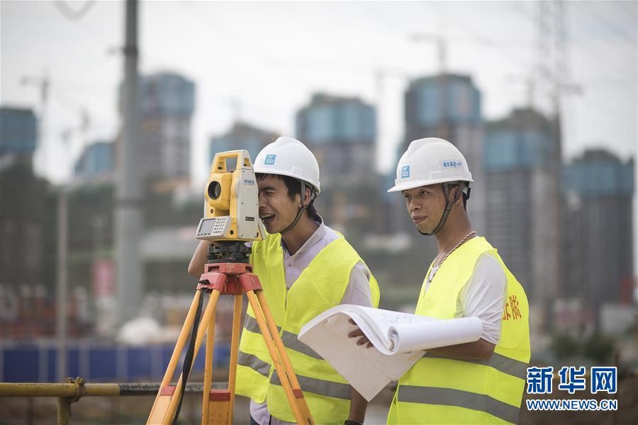 (新时代奋斗者·图文互动)(2)当一群“90后”与工地相遇——记奋战在军运会工地上的90后新农民工