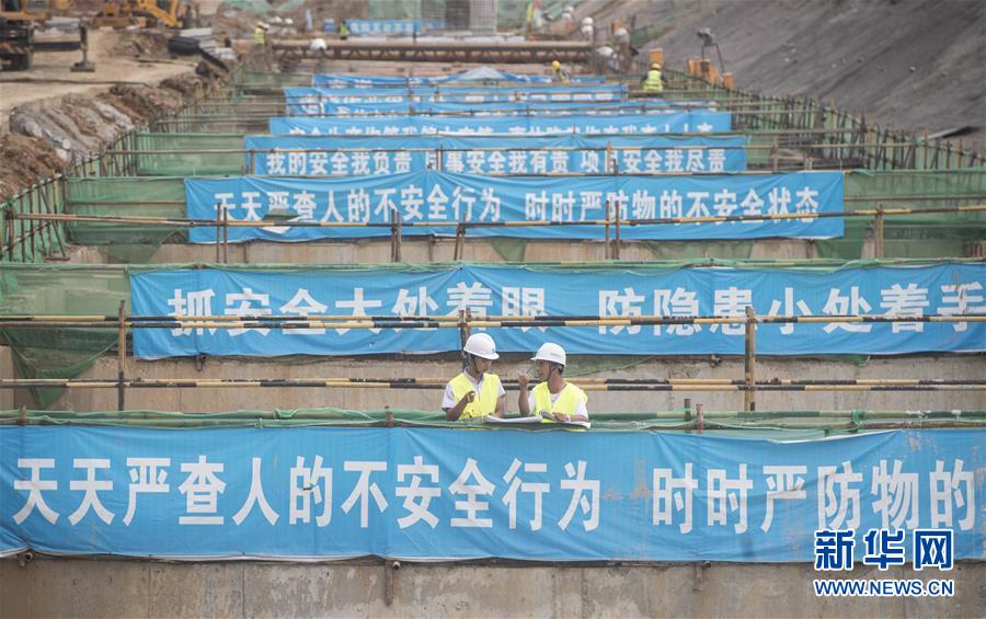 (新时代奋斗者·图文互动)(3)当一群“90后”与工地相遇——记奋战在军运会工地上的90后新农民工