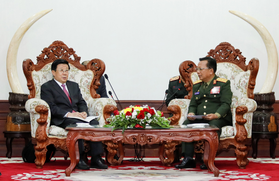 赵克志与老挝国防部部长占沙蒙举行会谈
