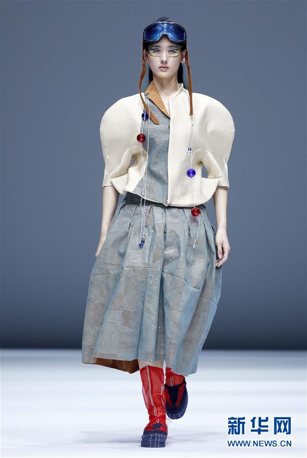 （文化）（2）河北美术学院服装学院在京举行时装发布会