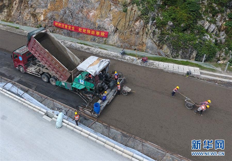 （经济）（3）中越边境靖西至龙邦高速公路有望年底通车