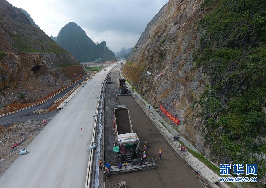 （经济）（5）中越边境靖西至龙邦高速公路有望年底通车