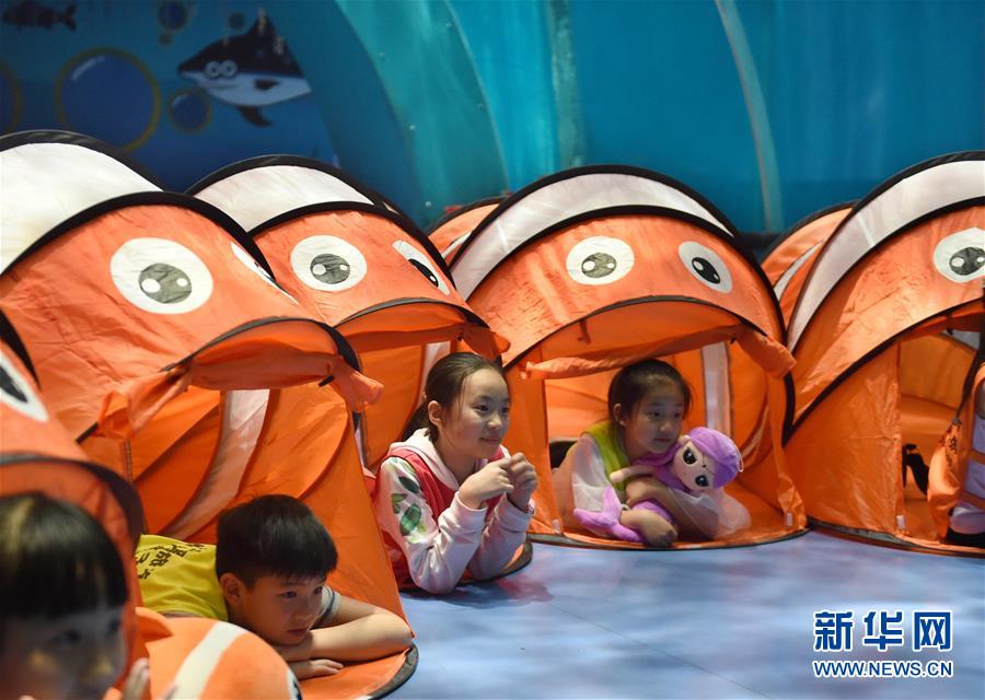 （社会）（1）夜宿&ldquo;海底&rdquo;亲近海洋