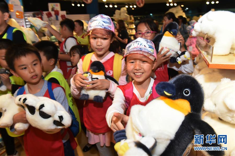 （社会）（2）夜宿&ldquo;海底&rdquo;亲近海洋