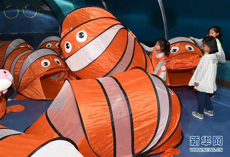 （社会）（6）夜宿&ldquo;海底&rdquo;亲近海洋