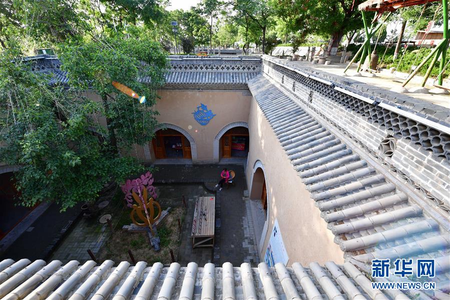 （文化）（2）地坑院里&ldquo;秀&rdquo;剪纸