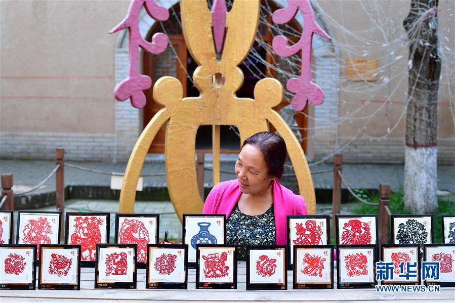 （文化）（5）地坑院里&ldquo;秀&rdquo;剪纸