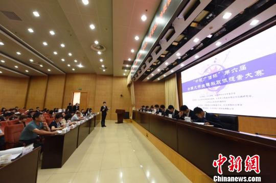 25日至27日,第六届“中视广信杯”提案中国·全国大学生模拟政协提案大赛在北京举行。本次比赛由外交学院、九三学社北京市委员会共同主办。 孙兴伟 摄