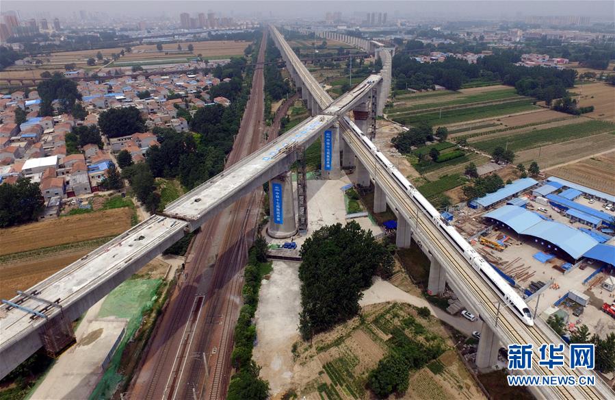 （经济）（3）商合杭高铁上跨既有陇海铁路连续梁转体成功