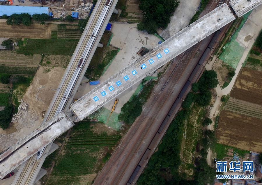 （经济）（4）商合杭高铁上跨既有陇海铁路连续梁转体成功
