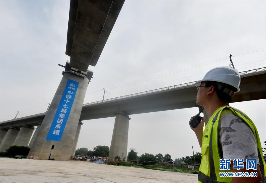 （经济）（5）商合杭高铁上跨既有陇海铁路连续梁转体成功