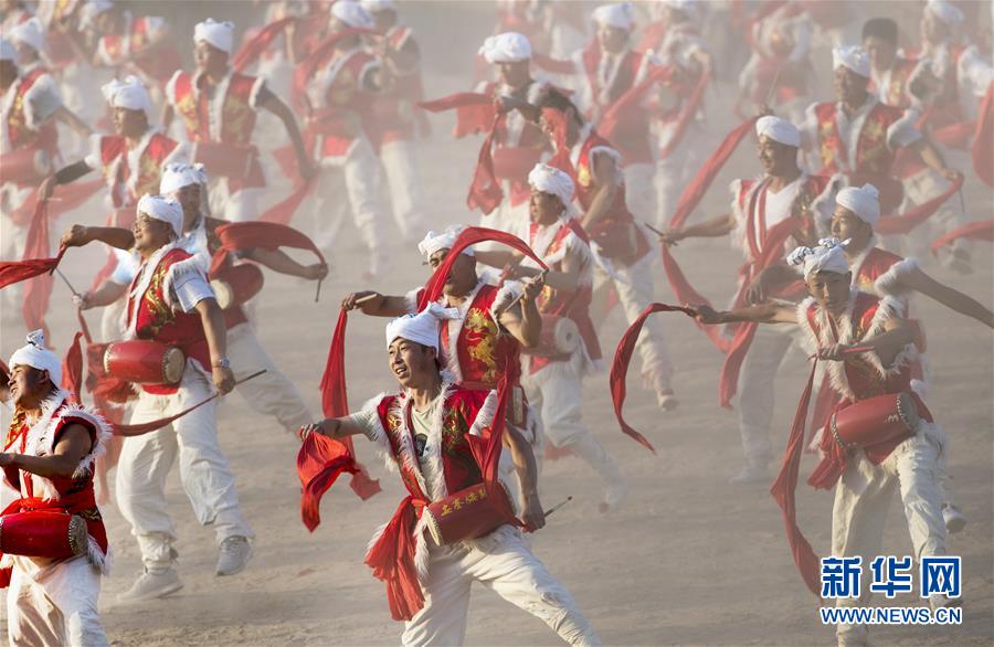 (文化)(1)安塞腰鼓展雄风