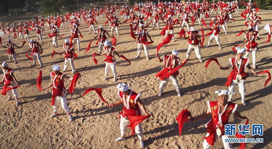 （文化）（2）安塞腰鼓展雄风