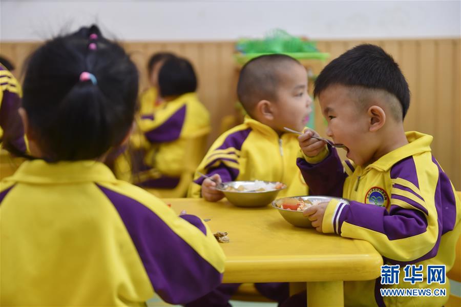 （新华视点&middot;图片版）（11）走出工厂的童年