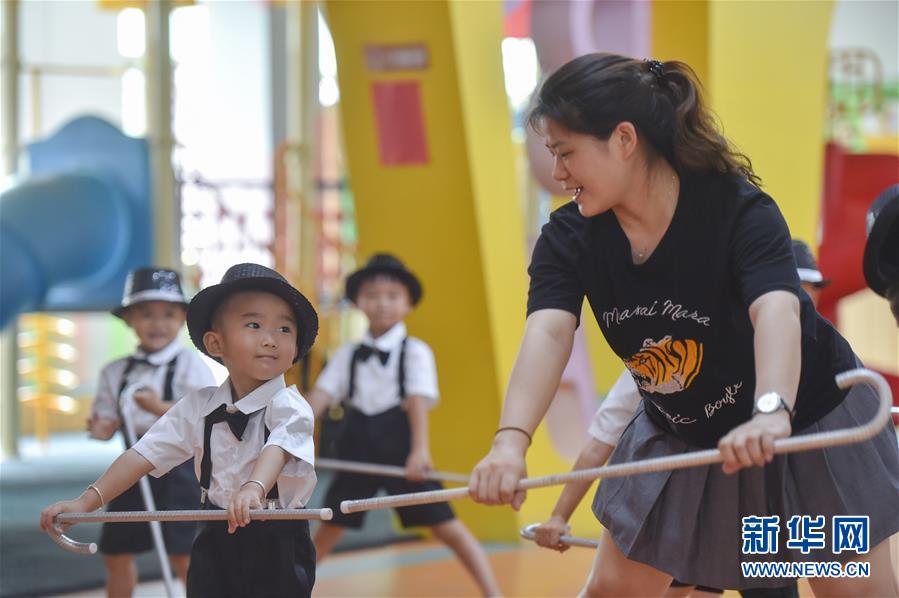 （新华视点&middot;图片版）（12）走出工厂的童年