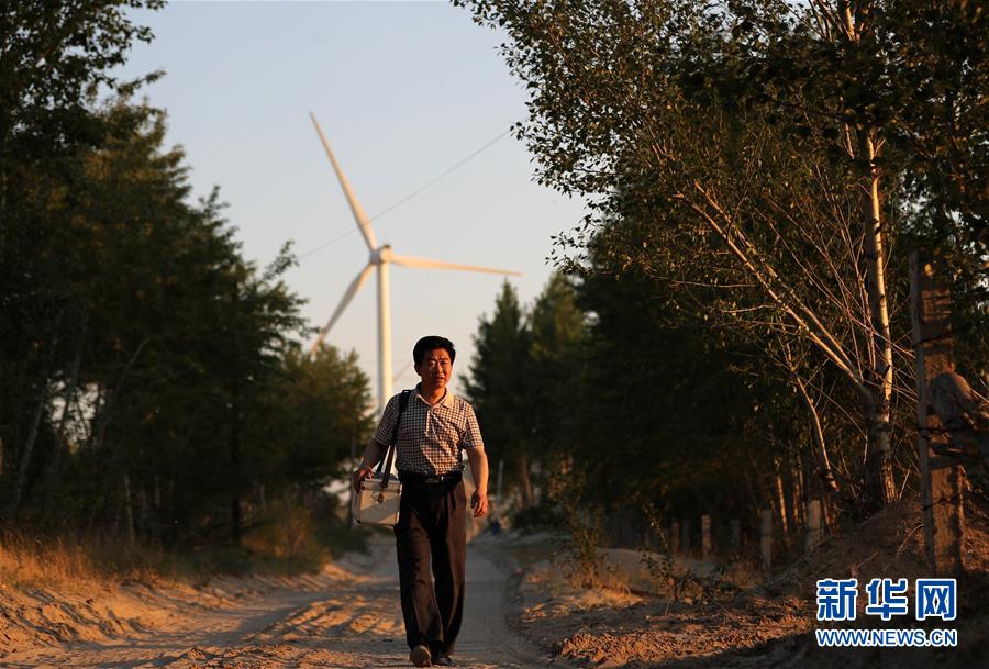 （图片故事）（7）&ldquo;大漠村医&rdquo;梁春荣