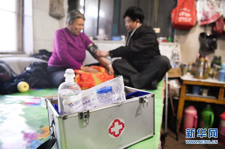 （图片故事）（10）&ldquo;大漠村医&rdquo;梁春荣