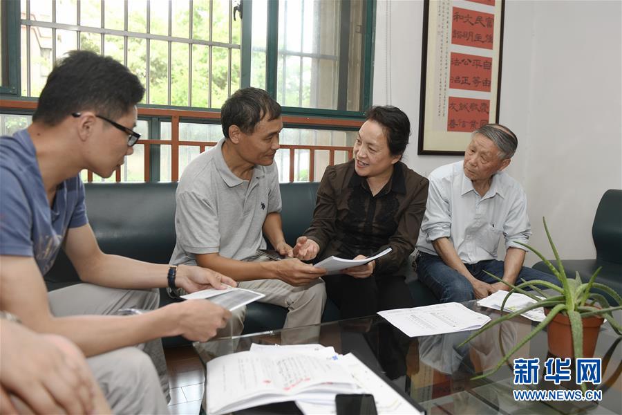 （服务）（2）浙江杭州：老小区加装电梯 方便老人起居