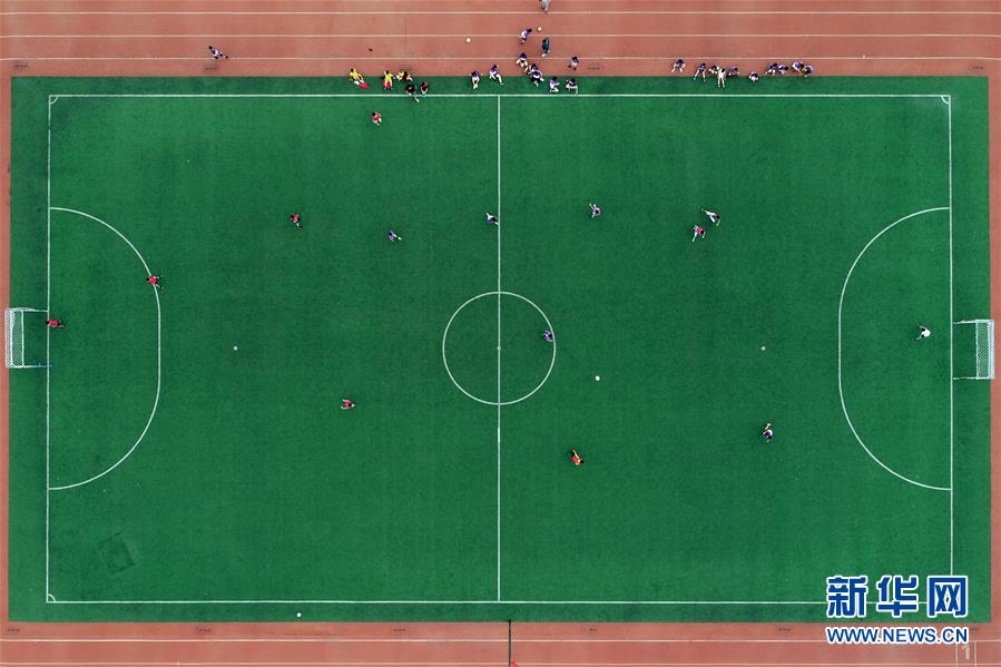 #（社会）（2）河北宁晋：踢足球乐享端午