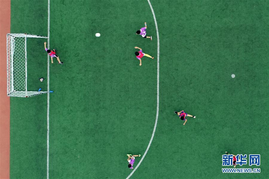 #（社会）（1）河北宁晋：踢足球乐享端午