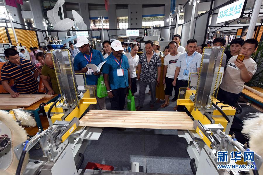 （经济）（9）中国（赣州）第五届家具产业博览会在南康举办 