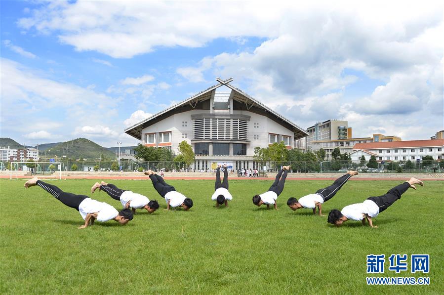 （社会）（1）云南民族大学中印瑜伽学院举办国际瑜伽日活动