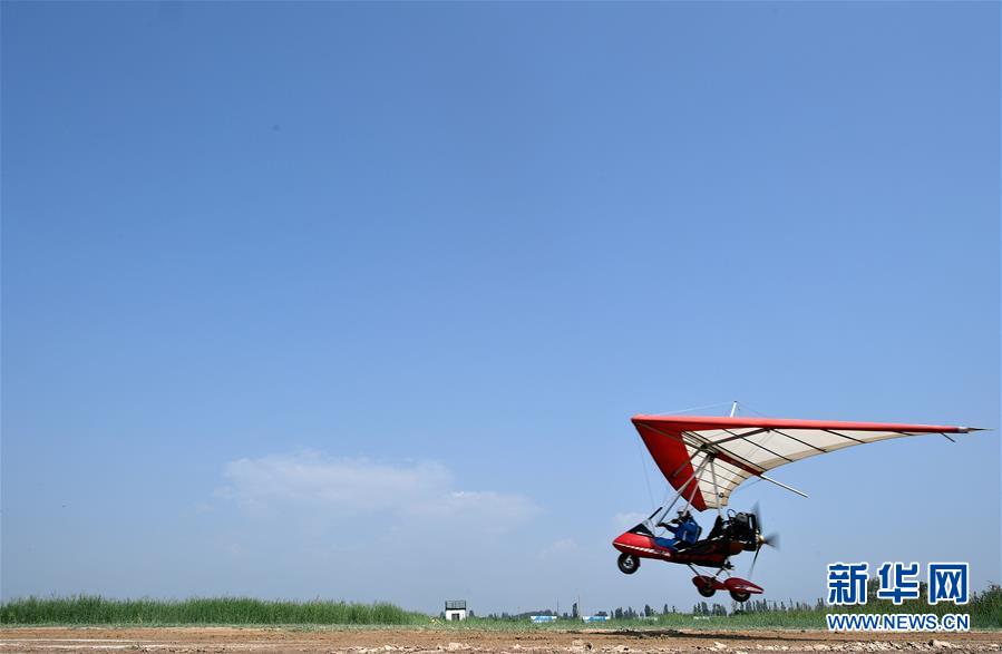 （图片故事）（1）从“田间”飞向“蓝天”——农民刘亦兵的飞行梦