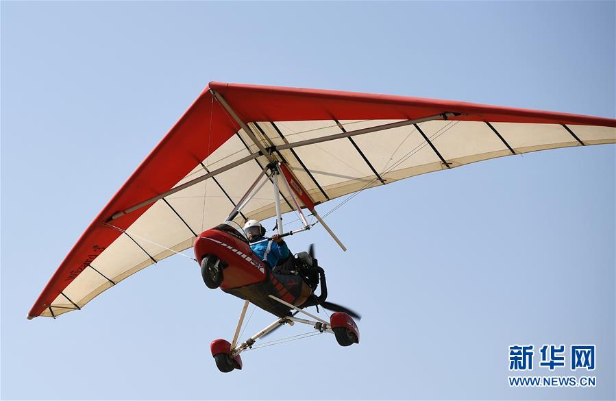 （图片故事）（2）从&ldquo;田间&rdquo;飞向&ldquo;蓝天&rdquo;&mdash;&mdash;农民刘亦兵的飞行梦