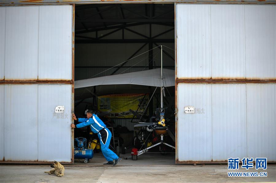 （图片故事）（8）从&ldquo;田间&rdquo;飞向&ldquo;蓝天&rdquo;&mdash;&mdash;农民刘亦兵的飞行梦