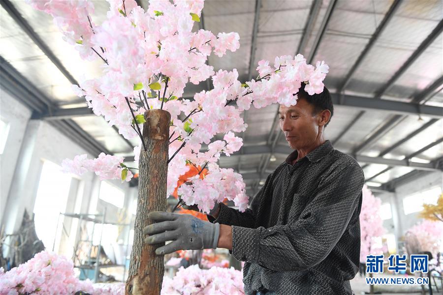 （经济）（1）江苏沭阳：仿真花铺就富民路