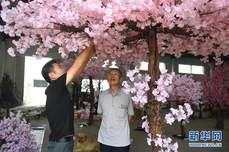 （经济）（2）江苏沭阳：仿真花铺就富民路